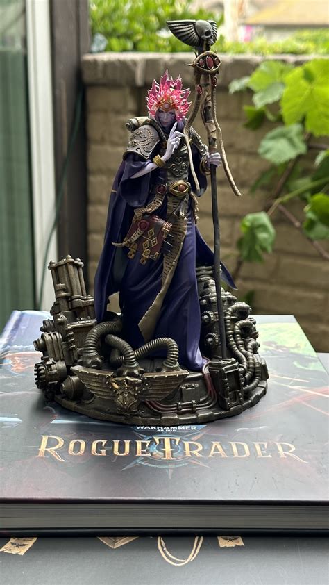 figurine collector Cassia Orsellio