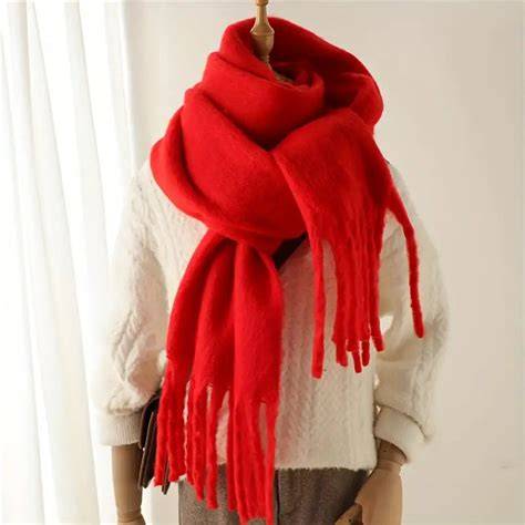 image mage rouge design et écharpe