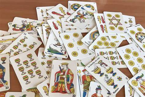 Decks de cartes et coffres améliorent la profondeur stratégique